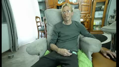 Snapshot of 00jeff31 chatting on June 15, 2026, 11:45 am jeff online show from June 15, 2026, 11:45 am