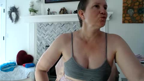 Snapshot of 11willowandjohn11 chatting on June 4, 2026, 6:36 pm Aurora Willows online show from June 4, 2026, 6:36 pm