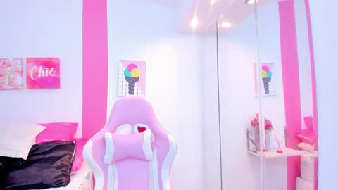 Snapshot of 15_scarlette chatting on February 5, 2025, 6:56 am Scarlette online show from February 5, 2025, 6:56 am