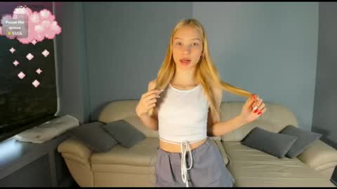 Snapshot of 18kira18 chatting on November 10, 2025, 5:06 am Kira online show from November 10, 2025, 5:06 am