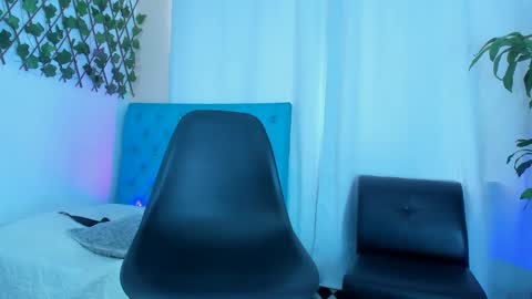 Snapshot of 19vanee chatting on February 23, 2025, 4:46 pm stef read my description online show from February 23, 2025, 4:46 pm