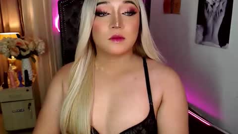 Ekang online show from December 1, 2025, 6:57 pm