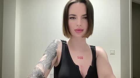 DOVE online show from October 31, 2025, 9:05 pm