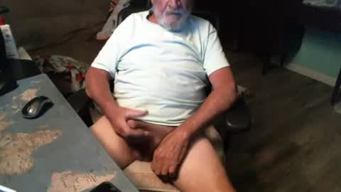 Snapshot of 1handyanddee chatting on April 1, 2026, 1:06 am 1handyanddee online show from April 1, 2026, 1:06 am