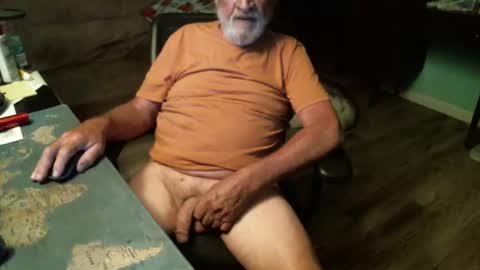 Snapshot of 1handyanddee chatting on April 6, 2026, 1:36 am 1handyanddee online show from April 6, 2026, 1:36 am