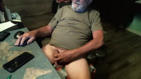 Snapshot of 1handyanddee chatting on April 13, 2026, 1:00 am 1handyanddee online show from April 13, 2026, 1:00 am