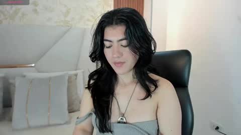 Snapshot of 1m_emily chatting on December 12, 2024, 9:37 pm . online show from December 12, 2024, 9:37 pm