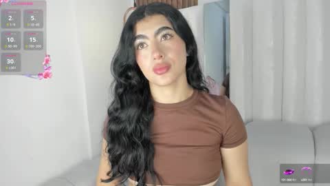 Snapshot of 1m_emily chatting on September 28, 2025, 11:43 pm . online show from September 28, 2025, 11:43 pm