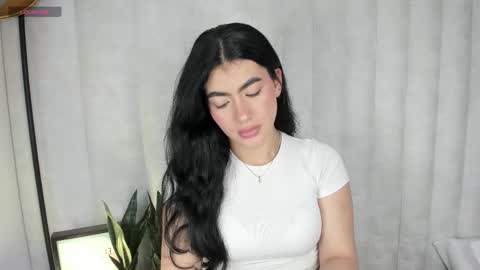 Snapshot of 1m_emily chatting on November 11, 2025, 9:37 pm . online show from November 11, 2025, 9:37 pm