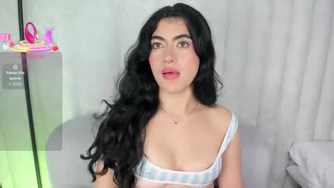 Snapshot of 1m_emily chatting on November 19, 2025, 10:21 pm . online show from November 19, 2025, 10:21 pm