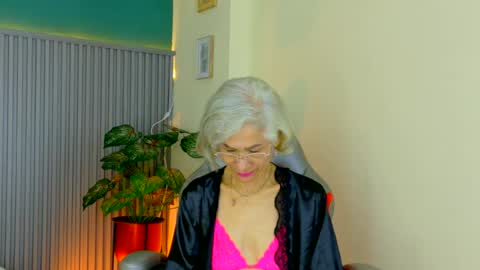 Snapshot of 1miss_monserrate chatting on June 17, 2026, 2:07 pm Miss Monserrate online show from June 17, 2026, 2:07 pm