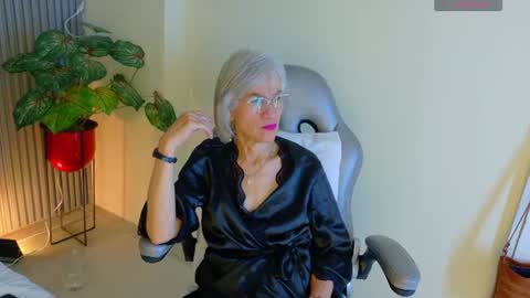 Snapshot of 1miss_monserrate chatting on July 13, 2026, 2:31 pm Miss Monserrate online show from July 13, 2026, 2:31 pm