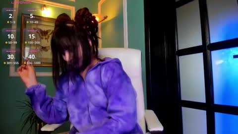 Snapshot of 1munique chatting on October 8, 2025, 9:40 am Moona online show from October 8, 2025, 9:40 am