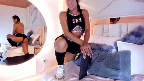 Snapshot of 1naughty_milf chatting on June 14, 2026, 2:30 pm Luisa online show from June 14, 2026, 2:30 pm