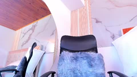 Snapshot of 1naughty_milf chatting on June 15, 2026, 2:36 am Luisa online show from June 15, 2026, 2:36 am