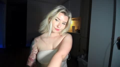 Snapshot of 1snow_bunny chatting on June 17, 2026, 3:42 am Rita online show from June 17, 2026, 3:42 am