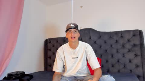 Snapshot of 1threestar chatting on November 30, 2025, 2:10 pm 1Threestar online show from November 30, 2025, 2:10 pm