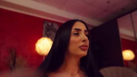 1vyanne online show from March 18, 2026, 8:50 am