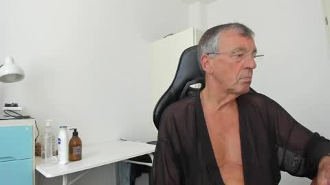 Snapshot of 200gentleman chatting on May 31, 2026, 10:33 am Henk online show from May 31, 2026, 10:33 am