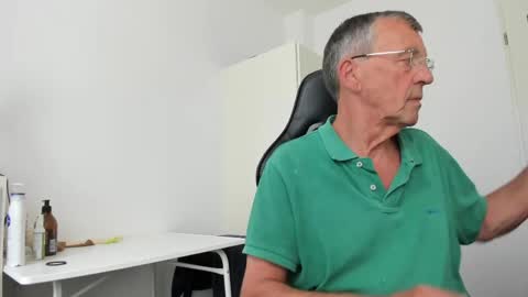 Snapshot of 200gentleman chatting on June 3, 2026, 2:33 pm Henk online show from June 3, 2026, 2:33 pm