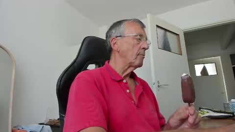Snapshot of 200gentleman chatting on June 24, 2026, 12:37 pm Henk online show from June 24, 2026, 12:37 pm