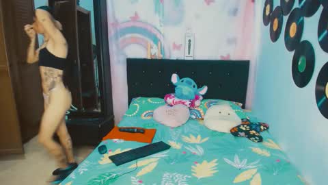 Snapshot of 2girls__dream chatting on January 7, 2026, 3:14 pm samantha sharon online show from January 7, 2026, 3:14 pm