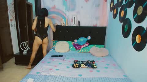 Snapshot of 2girls__dream chatting on January 10, 2026, 6:53 pm samantha sharon online show from January 10, 2026, 6:53 pm
