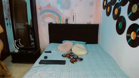 Snapshot of 2girls__dream chatting on February 8, 2026, 8:18 am samantha sharon online show from February 8, 2026, 8:18 am