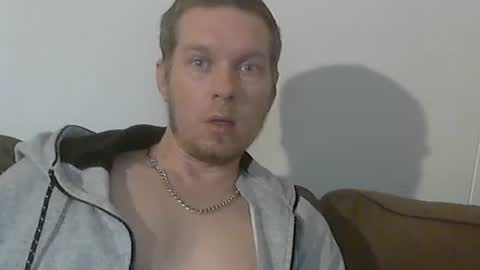 2small4you83 online show from December 8, 2024, 3:35 pm