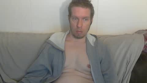 2small4you83 online show from April 25, 2026, 1:14 pm