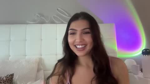 Snapshot of 3hole chatting on October 15, 2025, 1:28 am Venus Raee online show from October 15, 2025, 1:28 am