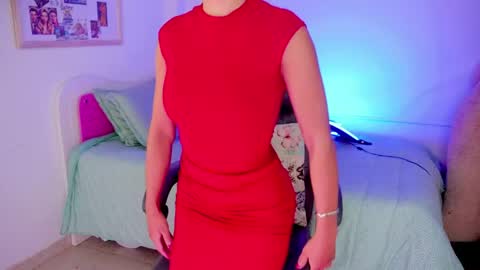 independent model online show from May 5, 2026, 9:39 am