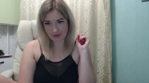 Snapshot of 3sweetcandy3 chatting on November 3, 2025, 11:48 pm 3sweetcandy3 online show from November 3, 2025, 11:48 pm