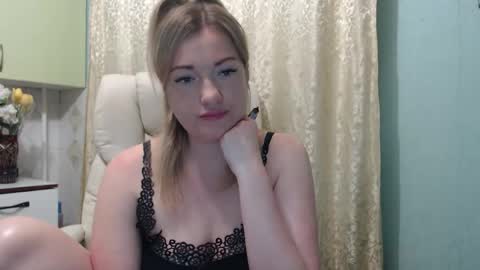 Snapshot of 3sweetcandy3 chatting on May 9, 2026, 10:48 pm 3sweetcandy3 online show from May 9, 2026, 10:48 pm