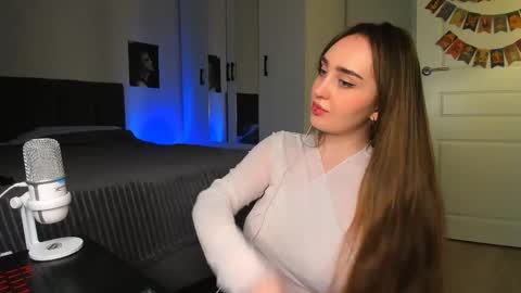 Eva online show from April 24, 2026, 8:44 pm