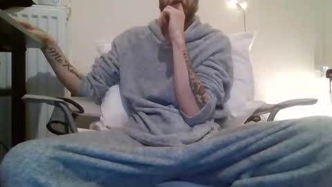 420feetloverr420 online show from December 1, 2025, 4:28 am