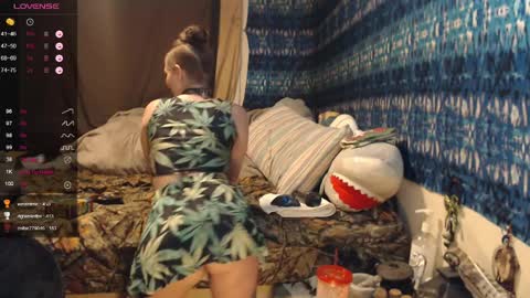 Snapshot of 420stonerchick chatting on March 27, 2026, 12:38 pm 420stonerchick online show from March 27, 2026, 12:38 pm