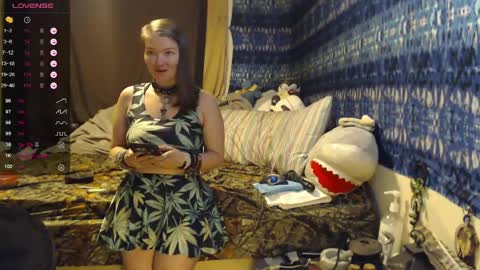 Snapshot of 420stonerchick chatting on April 21, 2026, 12:22 pm 420stonerchick online show from April 21, 2026, 12:22 pm