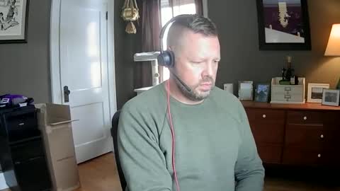 Snapshot of 612guy chatting on December 19, 2025, 5:53 pm 612guy online show from December 19, 2025, 5:53 pm