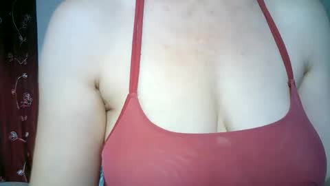 Snapshot of 77lilu chatting on June 2, 2026, 10:17 am Lilu online show from June 2, 2026, 10:17 am