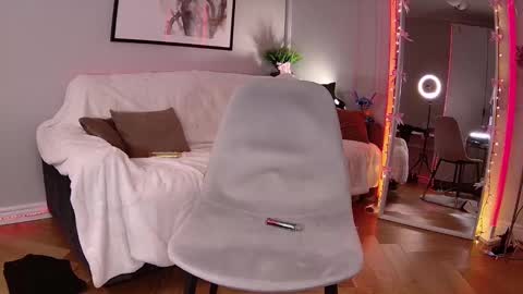 Loren Wood online show from February 25, 2025, 5:58 pm