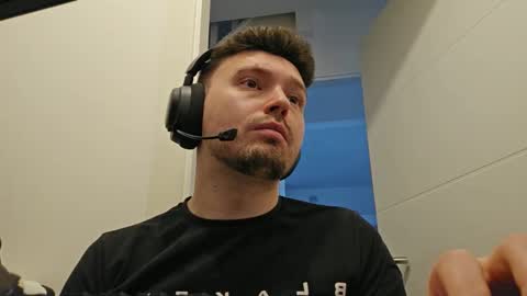 8inchdude93 online show from October 1, 2025, 9:26 am