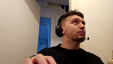 8inchdude93 online show from October 17, 2025, 8:39 am