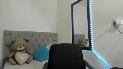 DERECK online show from February 18, 2026, 12:23 pm