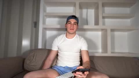 _aesthetic online show from September 12, 2025, 3:01 pm