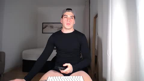 Snapshot of _aesthetic chatting on April 2, 2026, 7:11 pm _aesthetic online show from April 2, 2026, 7:11 pm