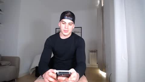 Snapshot of _aesthetic chatting on April 11, 2026, 4:11 pm _aesthetic online show from April 11, 2026, 4:11 pm