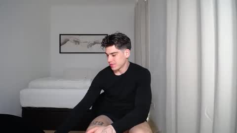 Snapshot of _aesthetic chatting on May 15, 2026, 2:13 pm _aesthetic online show from May 15, 2026, 2:13 pm