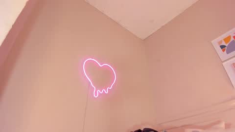 _aleja_x online show from October 7, 2025, 11:29 am