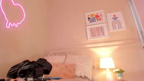 Snapshot of _aleja_x chatting on October 8, 2025, 11:30 am _aleja_x online show from October 8, 2025, 11:30 am